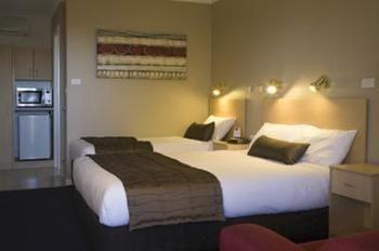 Motel In Town Motor